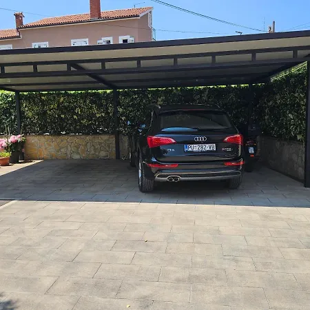 Denis & Lucija 아파트