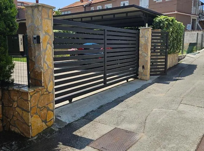 아파트 Denis & Lucija *